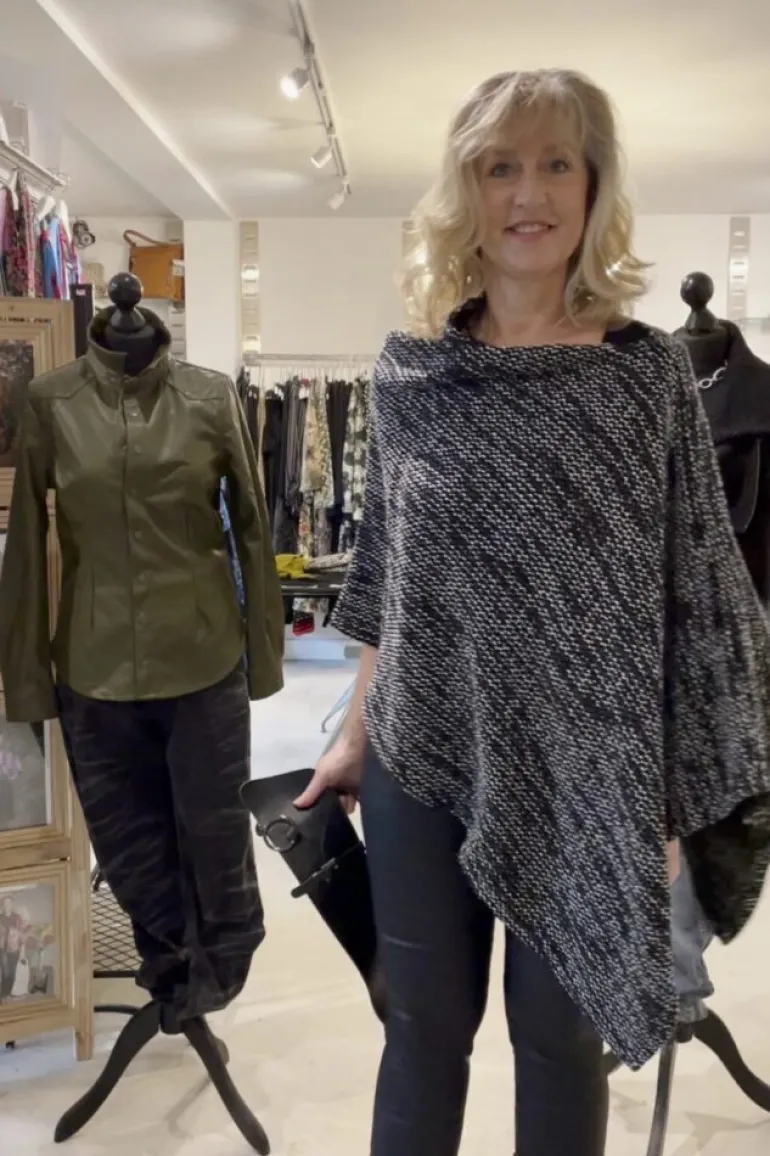 ELSEWHERE KNITTED PONCHO