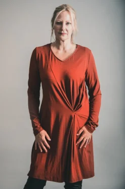 ELSEWHERE LONG SLEEVE SHIFT JERSEY DRESS SPICEY