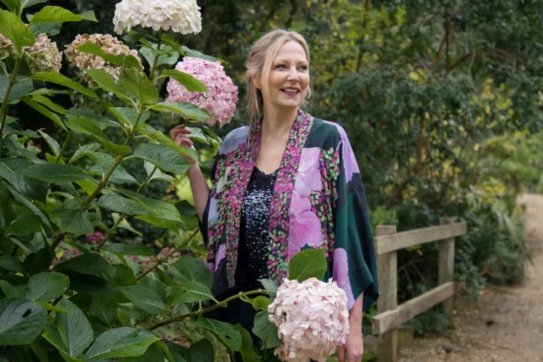 FROM MY MOTHER'S GARDEN LIGHTWEIGHT SHORT KIMONO - HYDRANGEA