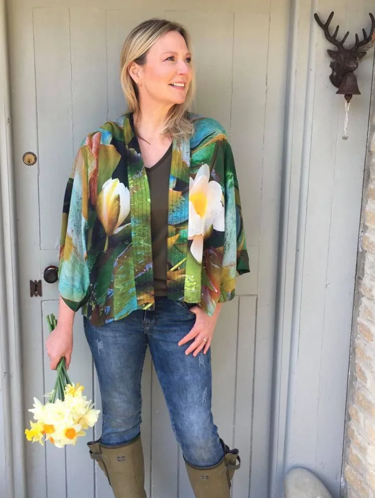 FROM MY MOTHER'S GARDEN LIGHTWEIGHT KIMONO WATERLILY