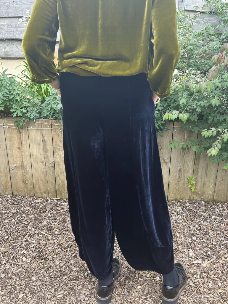 Grizas Velvet Silk Trousers Navy